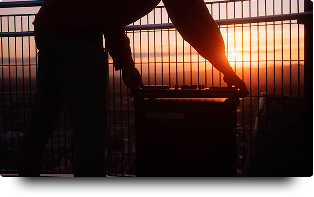 Gaukelbild Liveset mit Soundboks von DJ BenRay auf Schlossbergturm bei Freiburg